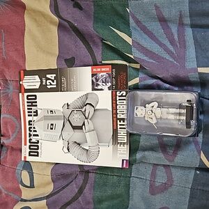 Eaglemoss Doctor Who Figurine of the White Robots from 1968 episode